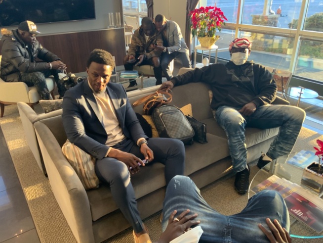 Les images de l arrives de Mo Gates qui affrète un jet prive pour ses hôtes a NEW YORK pour son discours de la renaissance Les images de l arrives de Mo Gates qui affrète un jet prive pour ses hôtes a NEW YORK pour son discours de la renaissance