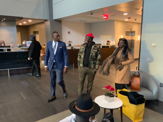 Les images de l arrives de Mo Gates qui affrète un jet prive pour ses hôtes a NEW YORK pour son discours de la renaissance Les images de l arrives de Mo Gates qui affrète un jet prive pour ses hôtes a NEW YORK pour son discours de la renaissance