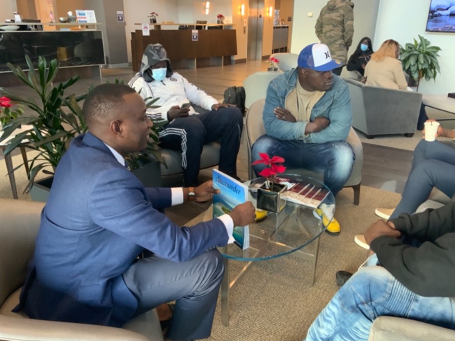 Les images de l arrives de Mo Gates qui affrète un jet prive pour ses hôtes a NEW YORK pour son discours de la renaissance Les images de l arrives de Mo Gates qui affrète un jet prive pour ses hôtes a NEW YORK pour son discours de la renaissance