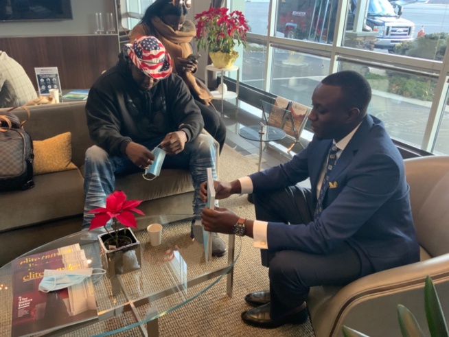 Les images de l arrives de Mo Gates qui affrète un jet prive pour ses hôtes a NEW YORK pour son discours de la renaissance Les images de l arrives de Mo Gates qui affrète un jet prive pour ses hôtes a NEW YORK pour son discours de la renaissance