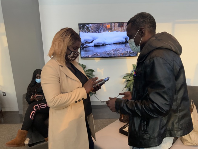 Les premières images de l arrives de Mo Gates et ses hôtes pour son discours de la renaissance Les premières images de l arrives de Mo Gates et ses hôtes pour son discours de la renaissance