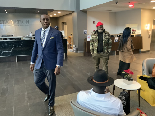 Les premières images de l arrives de Mo Gates et ses hôtes pour son discours de la renaissance Les premières images de l arrives de Mo Gates et ses hôtes pour son discours de la renaissance