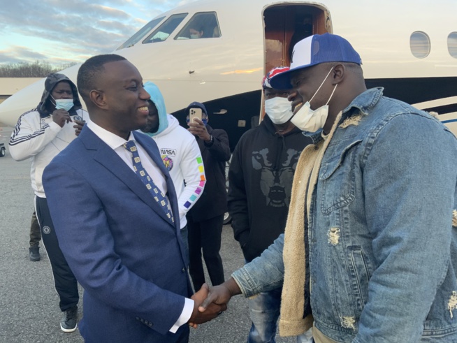 Les premières images de l arrives de Mo Gates et ses hôtes pour son discours de la renaissance Les premières images de l arrives de Mo Gates et ses hôtes pour son discours de la renaissance