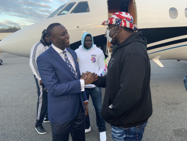 Les premières images de l arrives de Mo Gates et ses hôtes pour son discours de la renaissance Les premières images de l arrives de Mo Gates et ses hôtes pour son discours de la renaissance