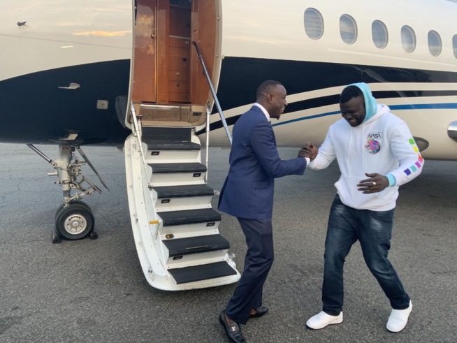 Les premières images de l arrives de Mo Gates et ses hôtes pour son discours de la renaissance Les premières images de l arrives de Mo Gates et ses hôtes pour son discours de la renaissance