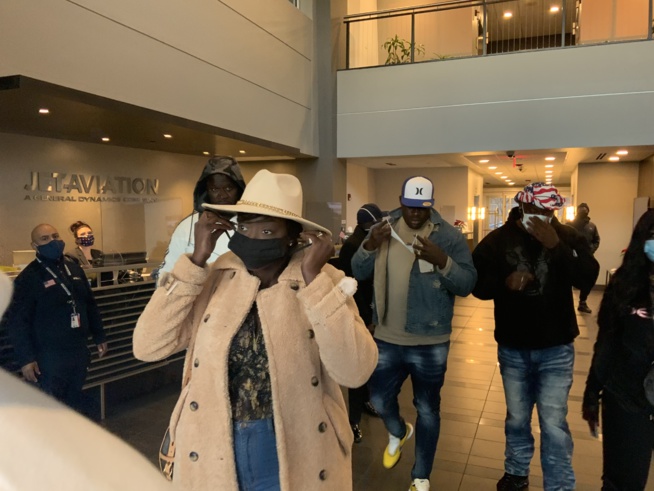 Les premières images de l arrives de Mo Gates et ses hôtes pour son discours de la renaissance Les premières images de l arrives de Mo Gates et ses hôtes pour son discours de la renaissance