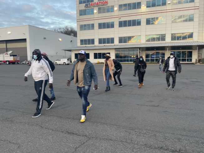 Les premières images de l arrives de Mo Gates et ses hôtes pour son discours de la renaissance Les premières images de l arrives de Mo Gates et ses hôtes pour son discours de la renaissance