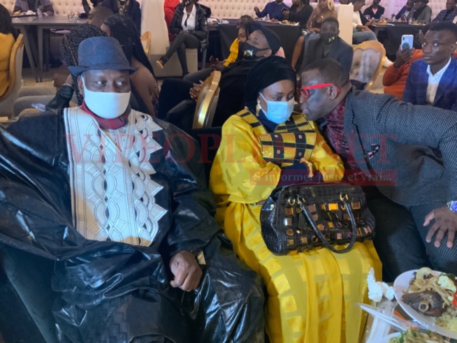 Voici les deux parents de. Mo Gates qui ont marques leur présence a New York pour apporter leur soutien a son discours de la renaissance