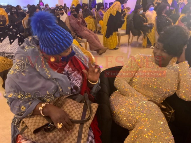 MÈRE DIAL DANS SON NEW LOOK A NEW YORK MÈRE DIAL DANS SON NEW LOOK A NEW YORK