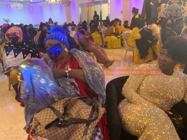 MÈRE DIAL DANS SON NEW LOOK A NEW YORK MÈRE DIAL DANS SON NEW LOOK A NEW YORK