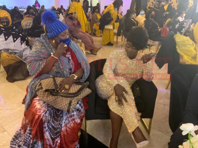 MÈRE DIAL DANS SON NEW LOOK A NEW YORK MÈRE DIAL DANS SON NEW LOOK A NEW YORK