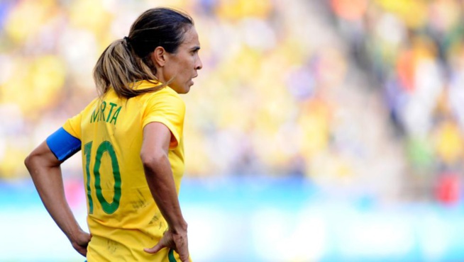 Donner le même salaire à Marta qu'à Neymar ? Une question "ridicule", selon le président brésilien