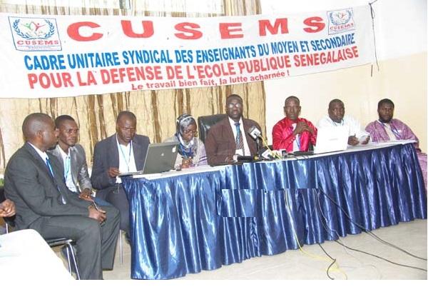 Hausse des cas de COVID-19 en milieu scolaire: Le CUSEMS accuse les autorités de «fermer les yeux sur une situation lourde de dangers» Hausse des cas de COVID-19 en milieu scolaire: Le CUSEMS accuse les autorités de «fermer les yeux sur une situation lourde de dangers»