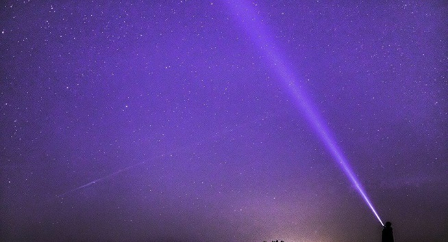 Images fascinantes d’un champ de poireaux sous ultraviolets Images fascinantes d’un champ de poireaux sous ultraviolets