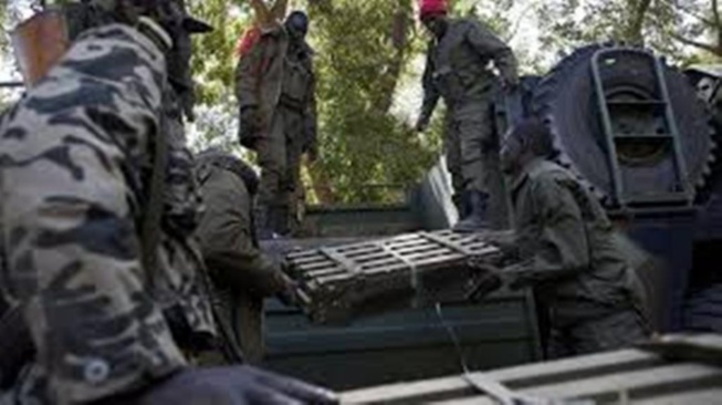 Mali: au moins trois militaires tués par des jihadistes dans le Centre
