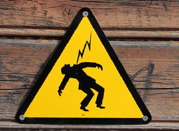 Kolda : Un jeune de 24 ans reçoit une décharge électrique et meurt sur le coup Kolda : Un jeune de 24 ans reçoit une décharge électrique et meurt sur le coup