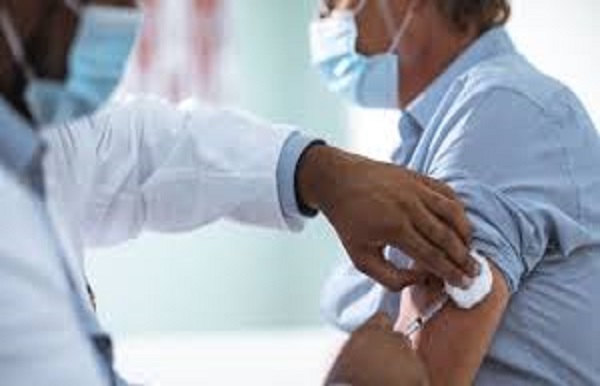 Stratégie nationale de vaccination : des questions autour d’un choix cornélien Stratégie nationale de vaccination : des questions autour d’un choix cornélien
