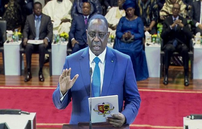 Gauche ou Droite ? Macky Sall ou l’homme qui parle en libéral et agit en socialiste Gauche ou Droite ? Macky Sall ou l’homme qui parle en libéral et agit en socialiste