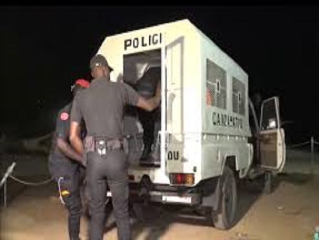 Couvre-feu un mécanicien vole la carte professionnelle d’un policier pour circuler Couvre-feu un mécanicien vole la carte professionnelle d’un policier pour circuler