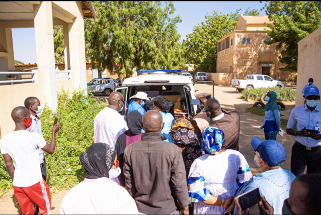 Santé: le HCR équipe le bloc opératoire du District de Podor et offre une ambulance au Poste de Matam