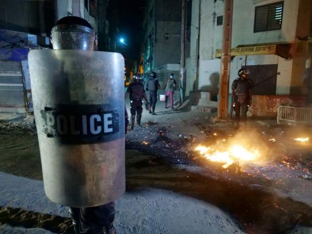 Lynché par une foule en furie : un policier détale oubliant son coupe-coupe et sa casquette Lynché par une foule en furie : un policier détale oubliant son coupe-coupe et sa casquette