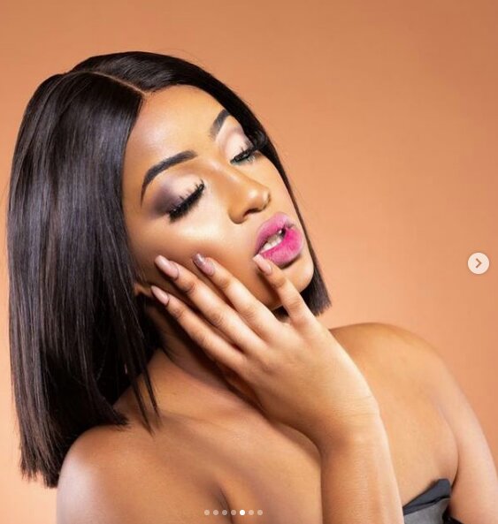 Special Saint Valentin: L'actrice Betty ouvre le bal et fait sensation sur la toile (Photos) Special Saint Valentin: L'actrice Betty ouvre le bal et fait sensation sur la toile (Photos)