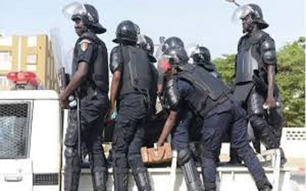 Etat d’urgence sanitaire: Des responsables du mouvement navétane à Saly, cueillis en pleine AG Etat d’urgence sanitaire: Des responsables du mouvement navétane à Saly, cueillis en pleine AG