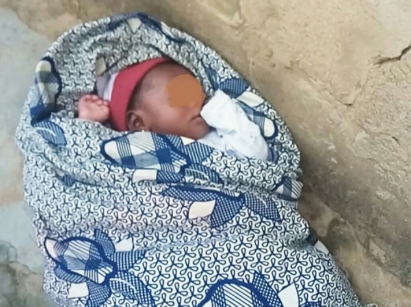 Mbour : Un bébé retrouvé abandonné derrière la porte d’une maison Mbour : Un bébé retrouvé abandonné derrière la porte d’une maison