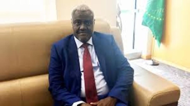 Moussa Faki Mahamat réélu à la tête de la Commission de l'Union africaine pour quatre ans Moussa Faki Mahamat réélu à la tête de la Commission de l'Union africaine pour quatre ans