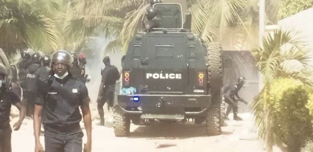 Domicile de Sonko : La police déploie les gros moyens Domicile de Sonko : La police déploie les gros moyens