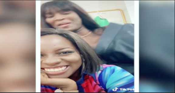 Lissa un café avec de retour en mode délire avec sa sœur la belle fille de Serigne Modou Kara Lissa un café avec de retour en mode délire avec sa sœur la belle fille de Serigne Modou Kara