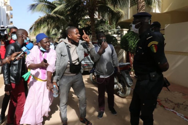Louga: Des militants de Sonko incendient la maison d’Aïda Diallo, mère de Mamour Diallo