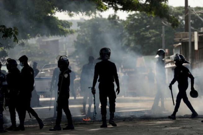 Affaire Ousmane Sonko : Des manifestants ont fait face à la police Ziguinchor . Affaire Ousmane Sonko : Des manifestants ont fait face à la police Ziguinchor .