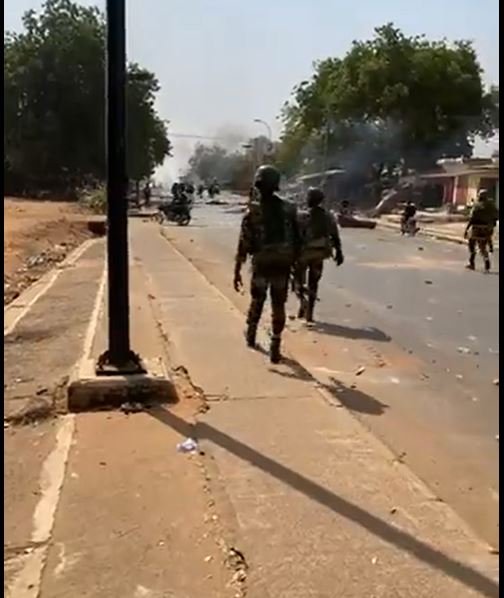 Affaire Sonko : Chauds affrontements à Bignona ce mardi, l’Armée en renfort Affaire Sonko : Chauds affrontements à Bignona ce mardi, l’Armée en renfort
