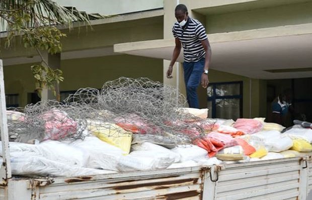 Menace sur l’Environnement : une quantité importante de produits plastiques prohibés saisie à Dakar Menace sur l’Environnement : une quantité importante de produits plastiques prohibés saisie à Dakar
