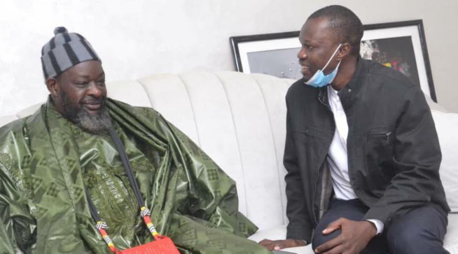 Cité Keur Gorgui : Ousmane Sonko reçoit son marabout Serigne Abdou Mbacké Darou Mousty Cité Keur Gorgui : Ousmane Sonko reçoit son marabout Serigne Abdou Mbacké Darou Mousty