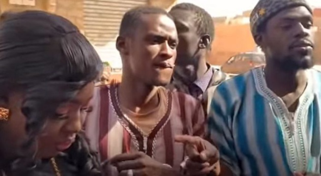 Al Khayri : Le comédien « Niankou » prend une niarel et fait un beau témoignage sur sa Awo Al Khayri : Le comédien « Niankou » prend une niarel et fait un beau témoignage sur sa Awo