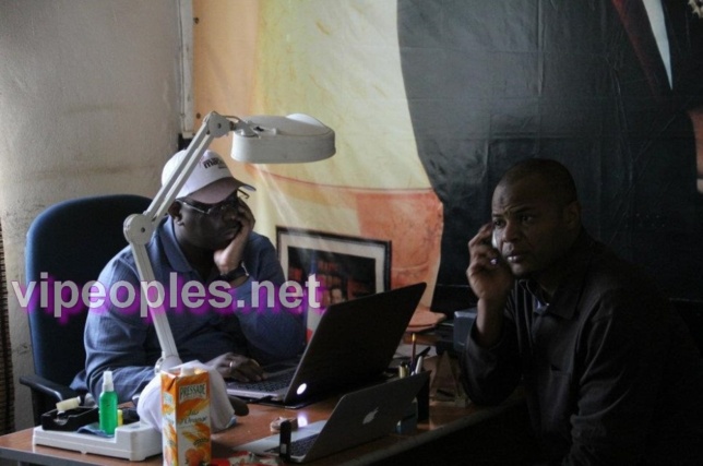 Que fait le president Macky Sall sur son PC?