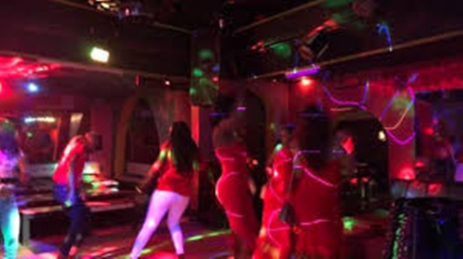 Centrafrique: le plus célèbre dancing de Bangui rouvre ses portes malgré le couvre-feu Centrafrique: le plus célèbre dancing de Bangui rouvre ses portes malgré le couvre-feu