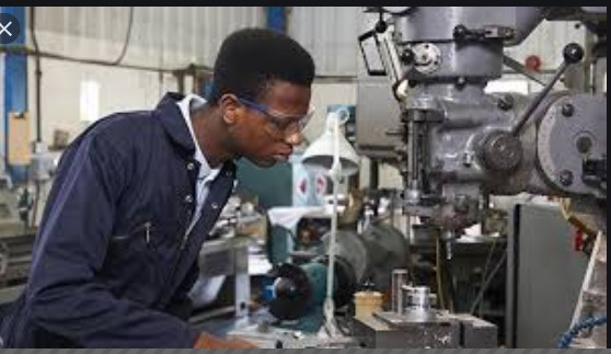 Industrialisation du Sénégal: Le Président Sall exhorte au renforcement qualitatif du tissu industriel Industrialisation du Sénégal: Le Président Sall exhorte au renforcement qualitatif du tissu industriel