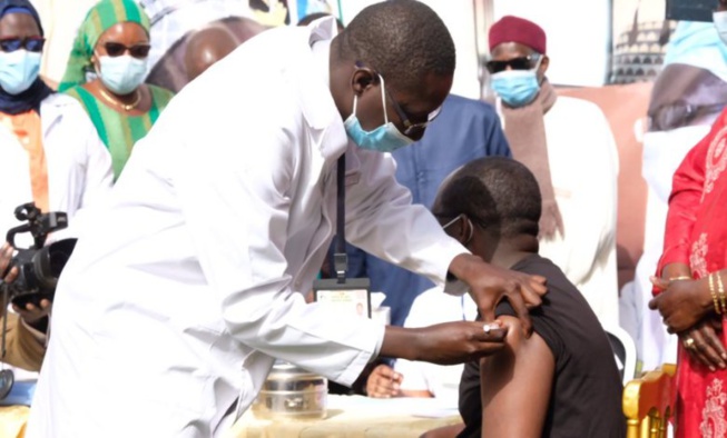 Vaccination anti-covid : Aprés Abdoulaye Diouf Sarr, ces responsables qui ont pris une dose du vaccin (Photos) Vaccination anti-covid : Aprés Abdoulaye Diouf Sarr, ces responsables qui ont pris une dose du vaccin (Photos)