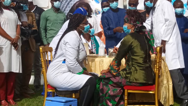 Campagne de vaccination: Les autorités sanitaires et étatiques donnent l'exemple aux populations (Photos) Campagne de vaccination: Les autorités sanitaires et étatiques donnent l'exemple aux populations (Photos)