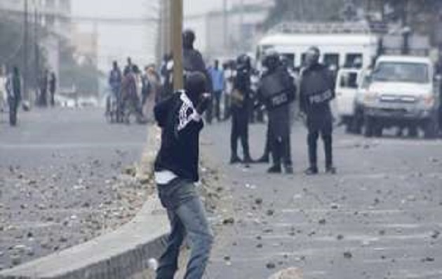 Abdoulaye Sow, responsable à APR : «Arrêtez de manipuler les jeunes pour brûler le pays» Abdoulaye Sow, responsable à APR : «Arrêtez de manipuler les jeunes pour brûler le pays»