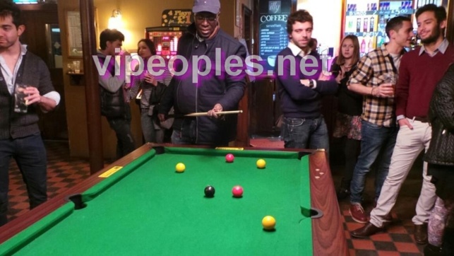 Souleymane Ndene Ndiaye se met au billard !