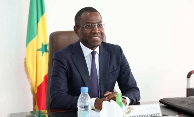 Amadou Hott préside le Forum UK-Africa sur l’industrie pharmaceutique au Sénégal