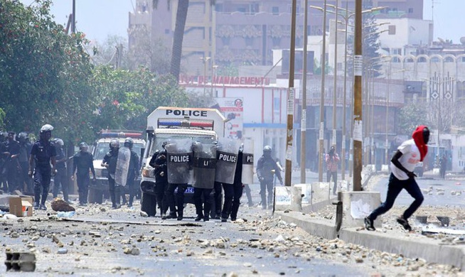 Levée d’immunité d’Ousmane Sonko : l’université Cheikh Anta Diop bunkerisée! Levée d’immunité d’Ousmane Sonko : l’université Cheikh Anta Diop bunkerisée!