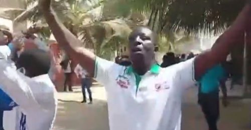 Dernière Minute : Début Des Manifestations Chez Sonko Après La Levée De Son Immunité Parlementaire Dernière Minute : Début Des Manifestations Chez Sonko Après La Levée De Son Immunité Parlementaire