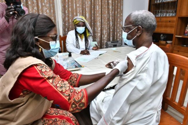 Vaccin contre la Covid-19 - Le Cardinal Théodore Adrien Sarr a pris sa dose ce vendredi Vaccin contre la Covid-19 - Le Cardinal Théodore Adrien Sarr a pris sa dose ce vendredi