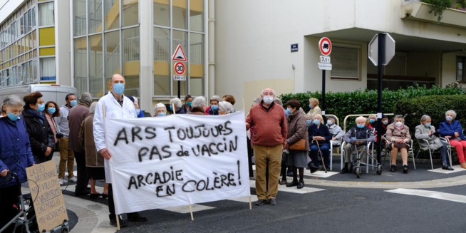 «On veut des vaccins»: des seniors manifestent à Bordeaux – vidéo «On veut des vaccins»: des seniors manifestent à Bordeaux – vidéo