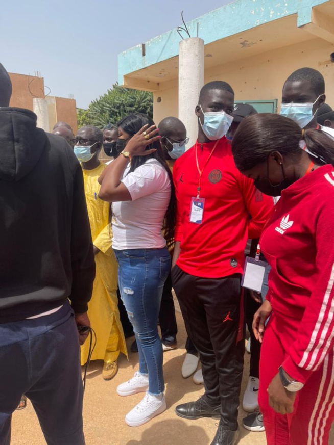 Lancement d'une journée de consultation gratuite et de remise de dons aux daaras accompagnée d’une sensibilisation contre la Covid19 par la journaliste Zeyna Bamba Ndiaye.
